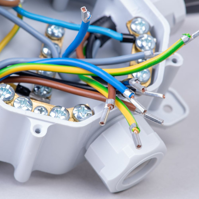 Puszka rozgałęźna hermetyczna IP67 CZARNA SEZ