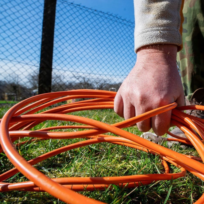 Przedłużacz ogrodowy jedno gniazdo bez uziemienia 20M pomarańczowy POB003 BERGE