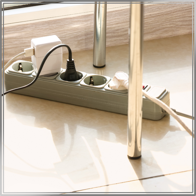 Przedłużacz 5 gniazd 5M z włącznikiem SZARY W-00022 Plastrol