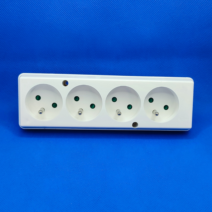 Gniazdo przedłużacza białe 4X2P+Z GN-470 JONEX TIMEX
