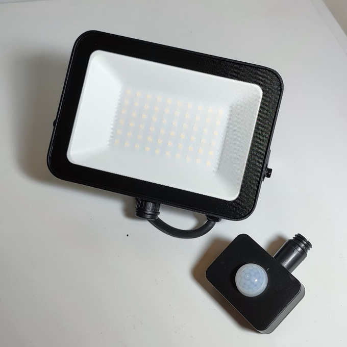 Naświetlacz LED ATRIA PRO 30W 4000K + CZUJNIK RUCHU 2700lm IP65 DIO-0449 DIOLED